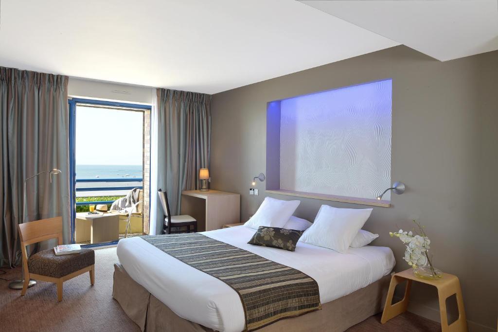 Hotel De La Plage Дамган Номер фото